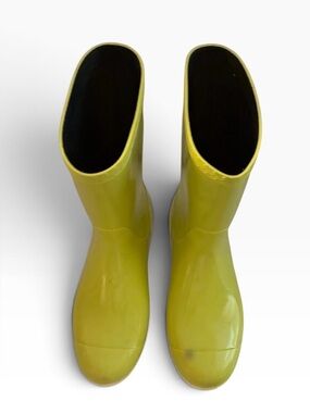 Vibrant neon yellow UGG Sienna rain boots  mid-calf waterproof  Sz 9